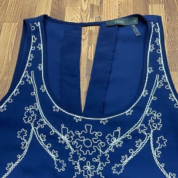 THML women’s sleeveless dressy blouse. Navy. Size S. - Picture 2 of 7